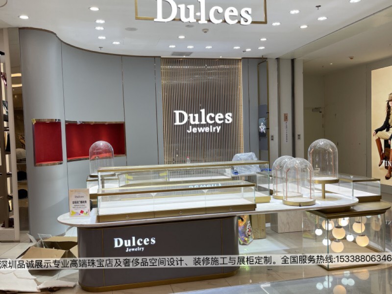 上海喜石珠寶店高端時尚展示柜設(shè)計